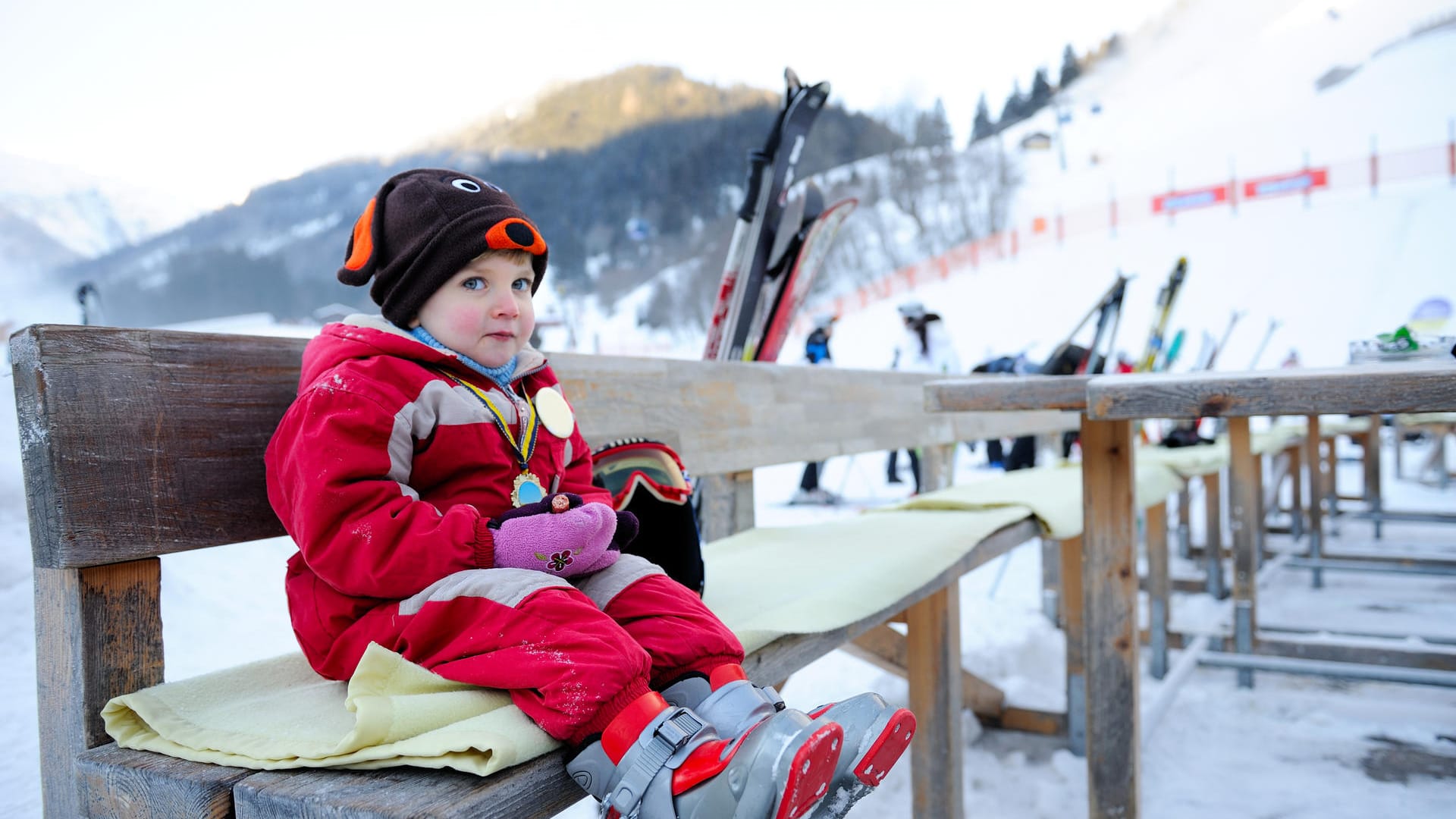 Wenn der Skischuh bei Kindern nicht richtig sitzt, bleibt der Pistenspaß aus.