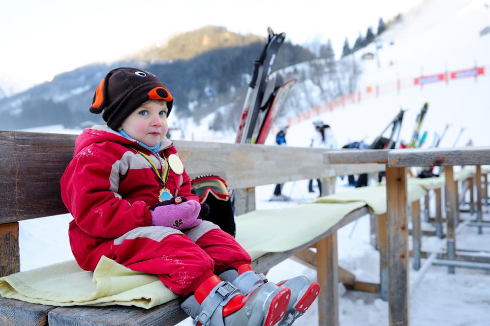 Wenn der Skischuh bei Kindern nicht richtig sitzt, bleibt der Pistenspaß aus.