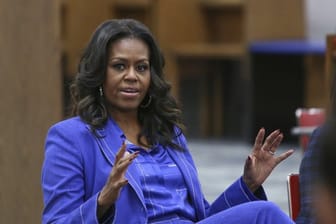 Michelle Obama sprach an ihrer ehemaligen Schule mit Schülern über ihr neues Buch "Becoming".