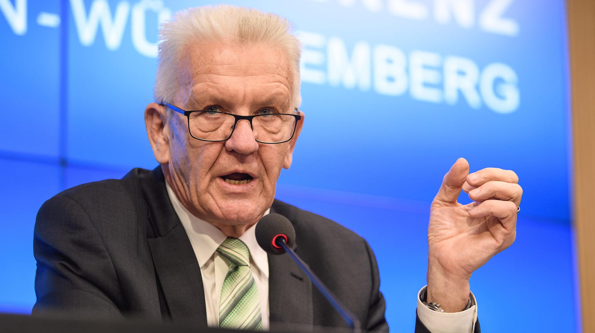 Winfried Kretschmann (Grüne): Baden-Württembergs Ministerpräsident Winfried Kretschmann rudert bei seiner Bemerkung zurück.