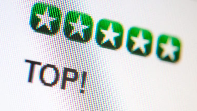 Fünf Sterne und das Wort "Top" als Bewertung: Kann man Online-Rezensionen glauben? Häufig sind sie für Verbraucher harte Detektivarbeit.