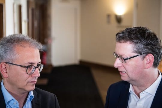 Mögliche Koalitionspartner? Tarek Al-Wazir (l, Grüne) und der hessische SPD-Chef Thorsten Schäfer-Gümbel nach Sondierungsgesprächen.