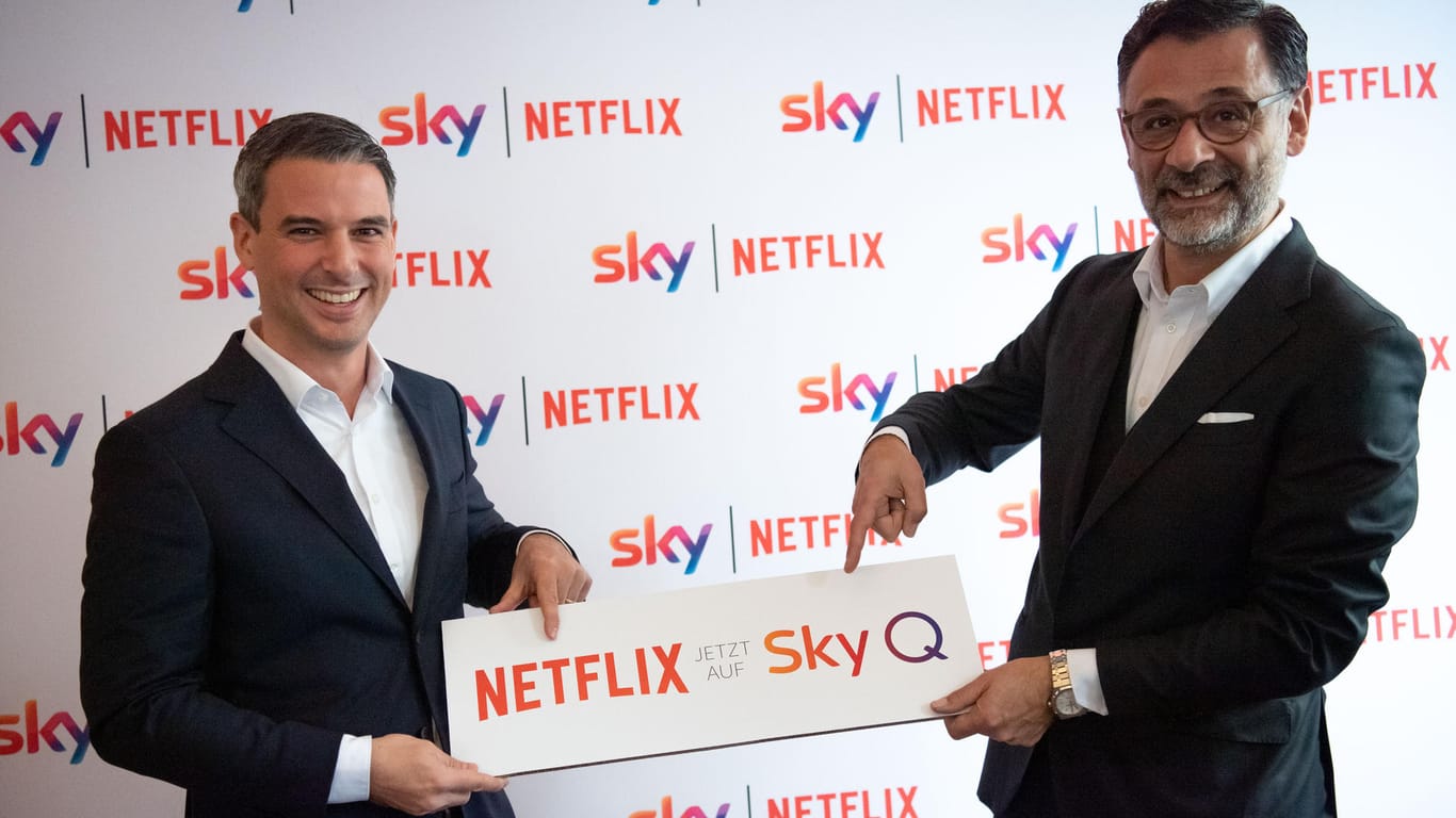Rene Rummel-Mergeryan (l) von Netflix und Marcello Maggioni von Sky Deutschland: Die beiden Streamingplattformen werden im gemeinsamen Produkt Sky Q vereint.