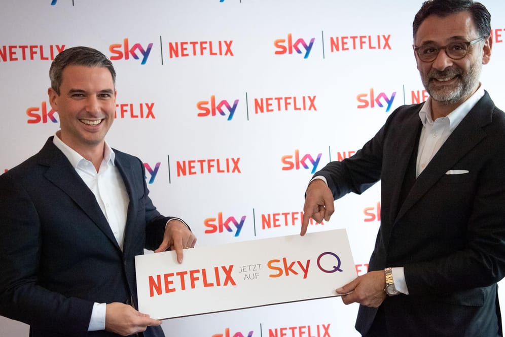 Rene Rummel-Mergeryan (l) von Netflix und Marcello Maggioni von Sky Deutschland: Die beiden Streamingplattformen werden im gemeinsamen Produkt Sky Q vereint.