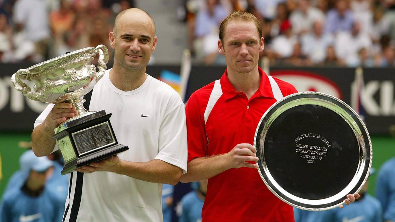 Rainer Schüttler (rechts) bei seiner Finalniederlage 2003 in Melbourne gegen Andre Agassi.