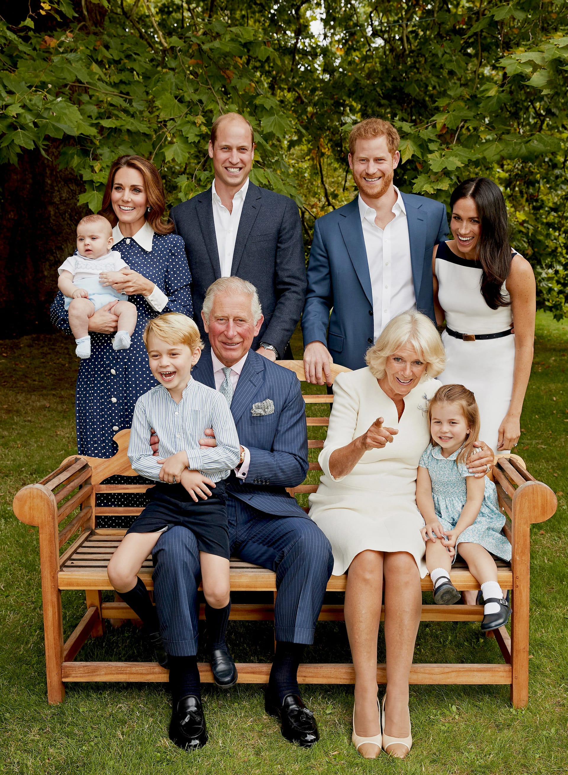 Royales Familienfoto: Prinz Charles posiert mit seiner Familie im Garten seiner Residenz in London.