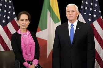 US-Vozepräsident Mike Pence trifft in Singapur mit Myanmars Regierungschefin Aung San Suu Kyi zusammen.
