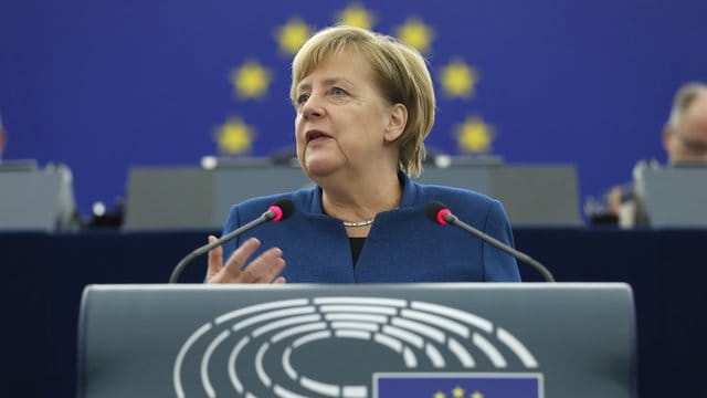 Bundeskanzlerin Angela Merkel hatte in Straßburg für die Schaffung einer europäischen Armee geworben. Bundeskanzlerin Angela Merkel hatte in Straßburg für die Schaffung einer europäischen Armee geworben.