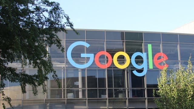 Mit der App "Family Link" gibt Google Eltern ein Tool an die Hand, mit dem sie die Online-Nutzung ihrer Kinder begrenzen.