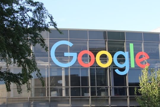 Mit der App "Family Link" gibt Google Eltern ein Tool an die Hand, mit dem sie die Online-Nutzung ihrer Kinder begrenzen.
