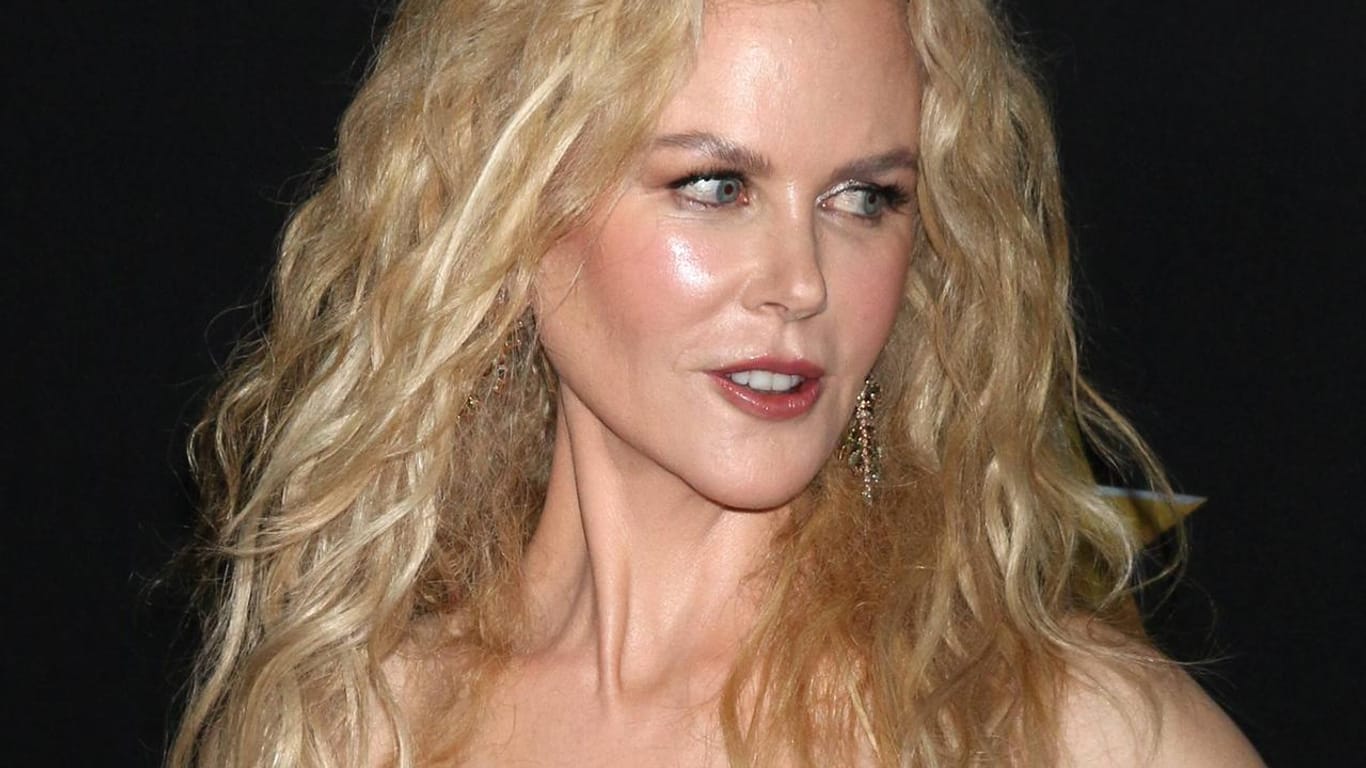 Anfang November sah sie noch so aus: Auf einem Event zeigte sich Nicole Kidman mit honigblonder Mähne.