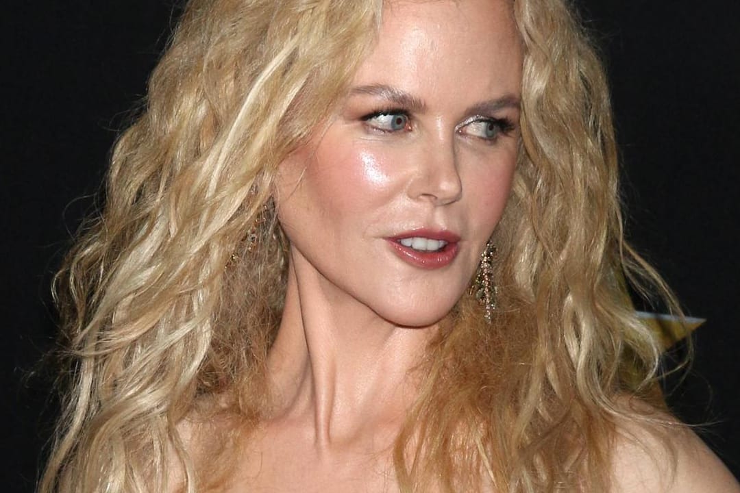 Anfang November sah sie noch so aus: Auf einem Event zeigte sich Nicole Kidman mit honigblonder Mähne.