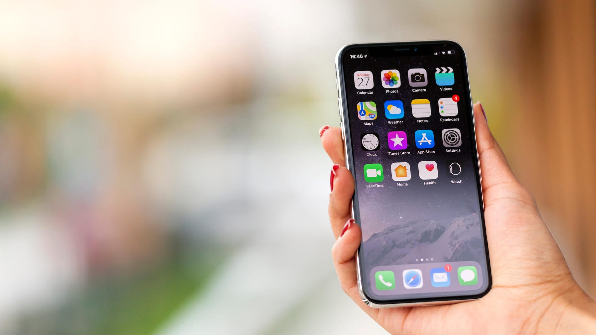 Ein iPhone X (Symbolbild): Eine Verdächtige wird beschuldigt, Daten vom Gerät gelöscht zu haben.