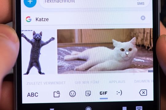Die App Gboard macht jetzt beim Eingeben von Text auch Vorschläge für passende GIFs und Emojis.