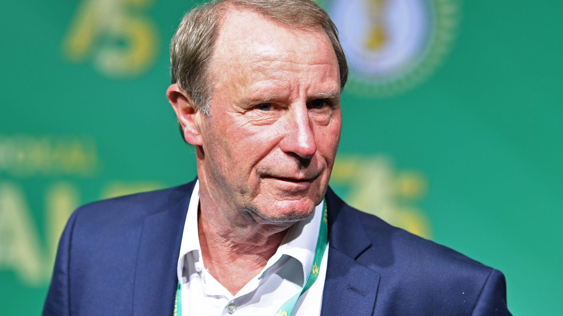 Berti Vogts: Der frühere Bundestrainer fordert mehr Vertrauen in Jogi Löw.