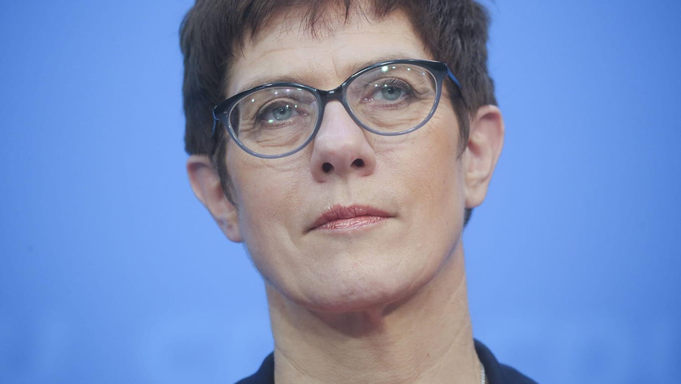 CDU-Generalsekretärin und Kandidatin für den Parteivorsitz Annegret Kramp-Karrenbauer: Wir müssen das Thema Unternehmenssteuern in den Blick nehmen."
