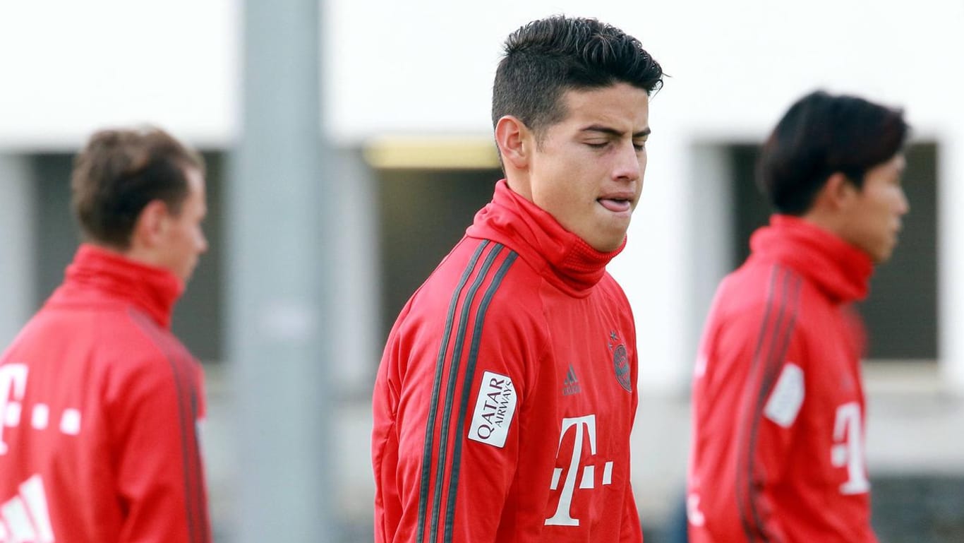 In den kommenden Wochen nicht mehr auf dem Trainingsplatz: Bayerns Mittelfeld-Star James Rodriguez (l.).