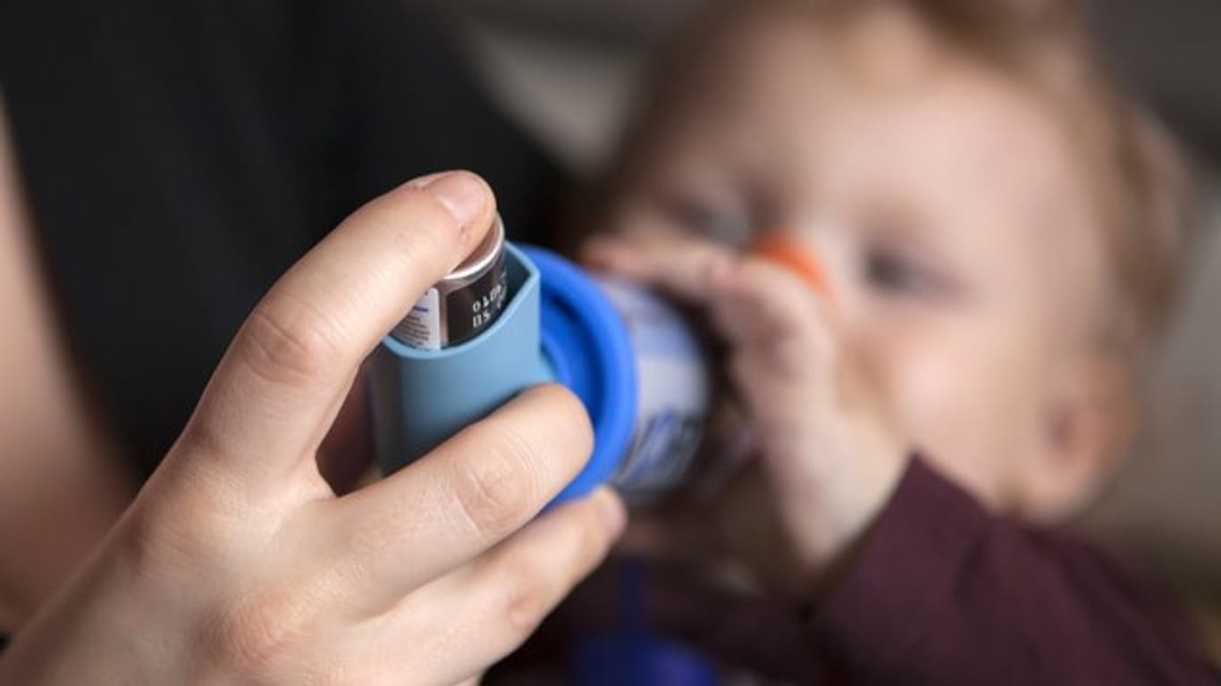 Kinder mit Asthma brauchen meist nicht nur Langzeitmedikamente - Eltern müssen auch für den Notfall gewappnet sein.