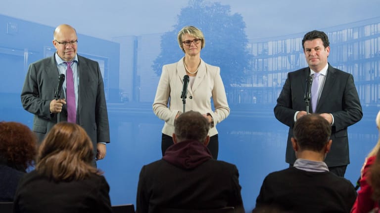 Minister Altmaier, Karliczek und Heil in Potsdam: "Wir erleben einen ziemlichen Wandel."