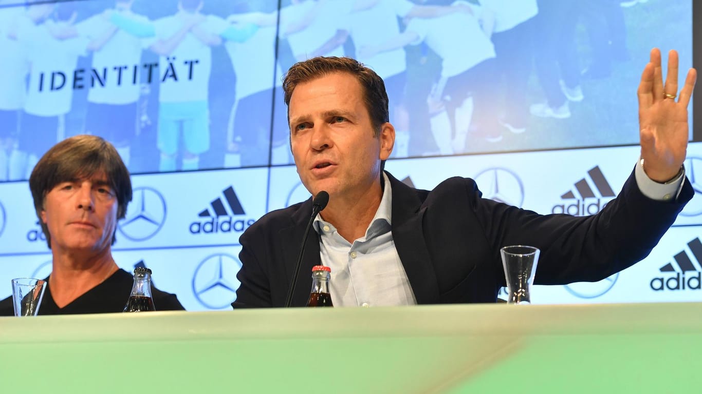 Die WM-Analyse: Nationalelf-Direktor OIiver Bierhoff (r.) und Bundestrainer Jogi Löw wollen in den kommenden Monaten für mehr Fan-Nähe sorgen.