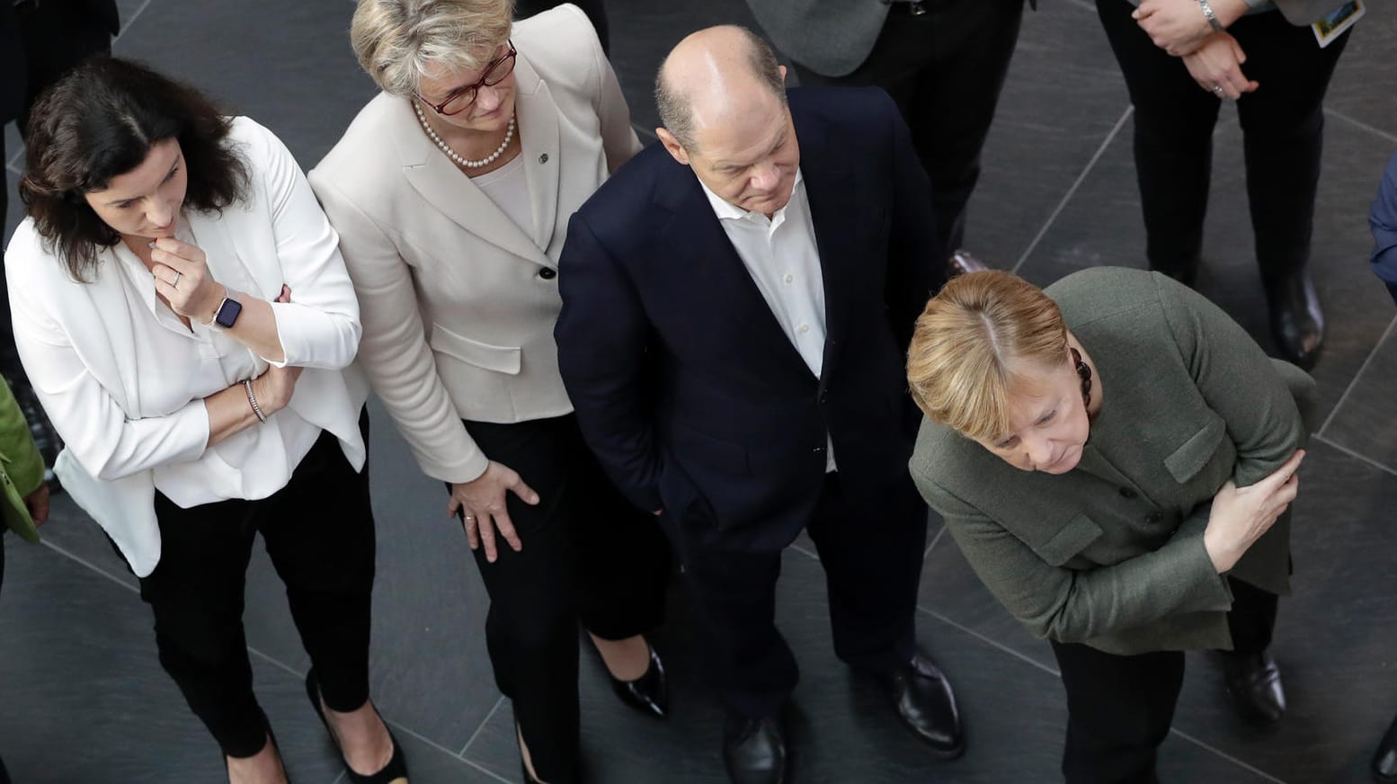 Kanzlerin Angela Merkel mit Kultursttaatssekretärin Monika Grütters, Dorothee Bär (Staatsministerin für Digitalisierung) und Finanzminister Olaf Scholz: Das Bundeskabinett will auf einer zweitägiger Klausurtagung die Weichen für Deutschlands digitale Zukunft stellen.