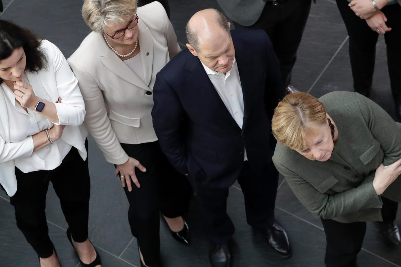 Kanzlerin Angela Merkel mit Kultursttaatssekretärin Monika Grütters, Dorothee Bär (Staatsministerin für Digitalisierung) und Finanzminister Olaf Scholz: Das Bundeskabinett will auf einer zweitägiger Klausurtagung die Weichen für Deutschlands digitale Zukunft stellen.