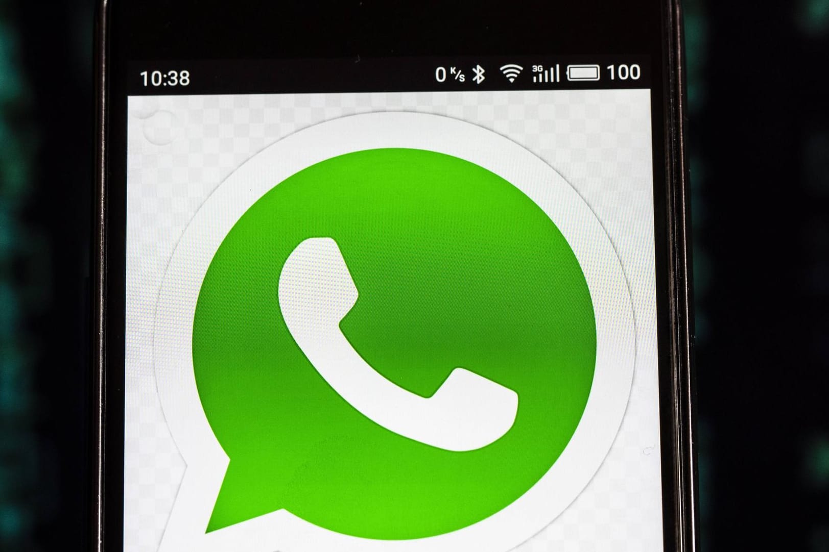 WhatsApp: Über den Messenger-Dienst sind in Freiburg kinderpornografische Inhalte verschickt worden.