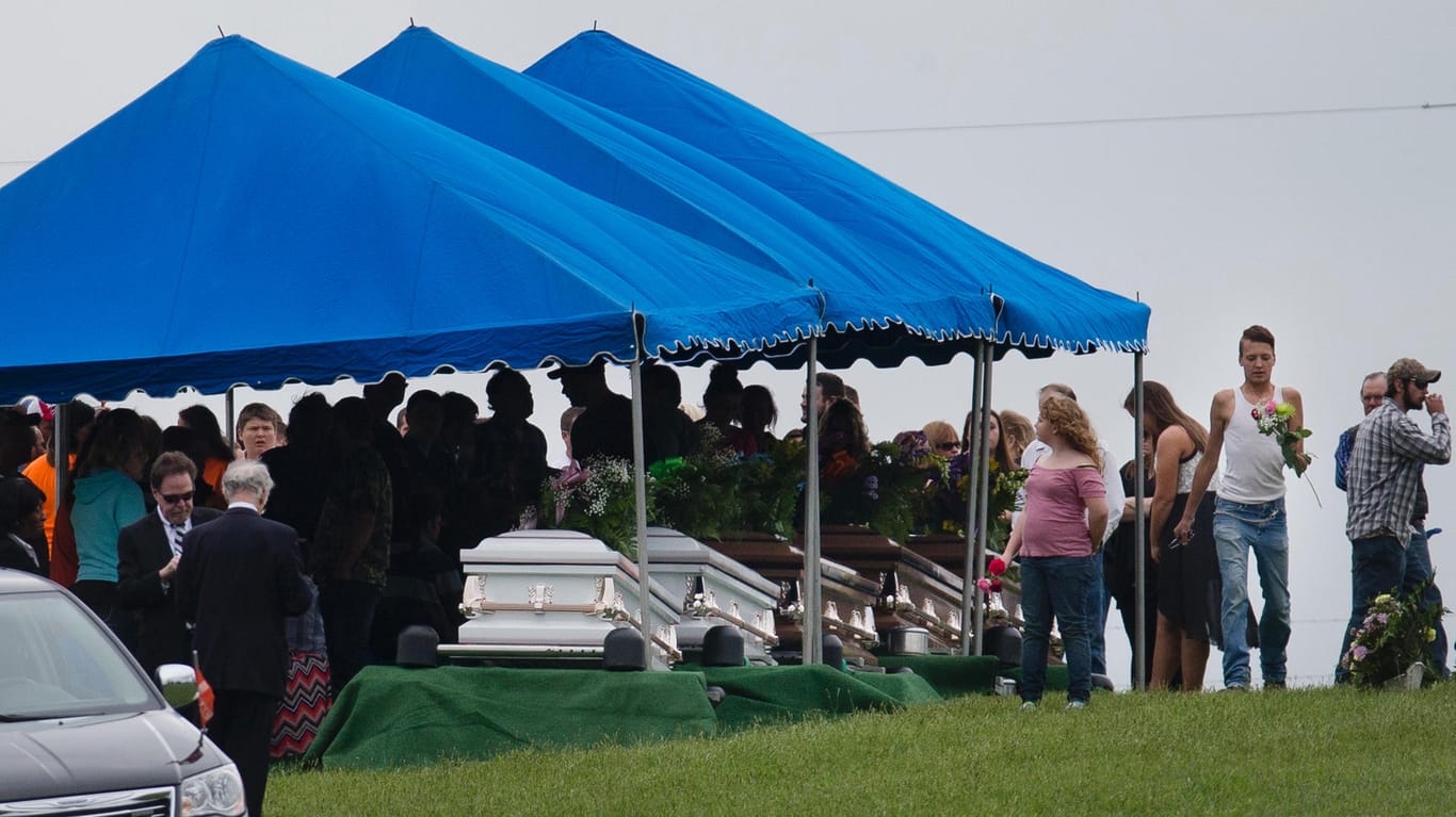 Beerdigung im Scioto Burial Park in McDermott, Ohio: Ermittler haben in dem Mordfall nun vier Tatverdächtige festgenommen.