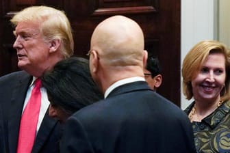 Donald Trump und Mira Ricardel: Die stellvertretende Sicherheitsberaterin des Weißen Hauses wurde auf Forderung der First Lady entlassen.