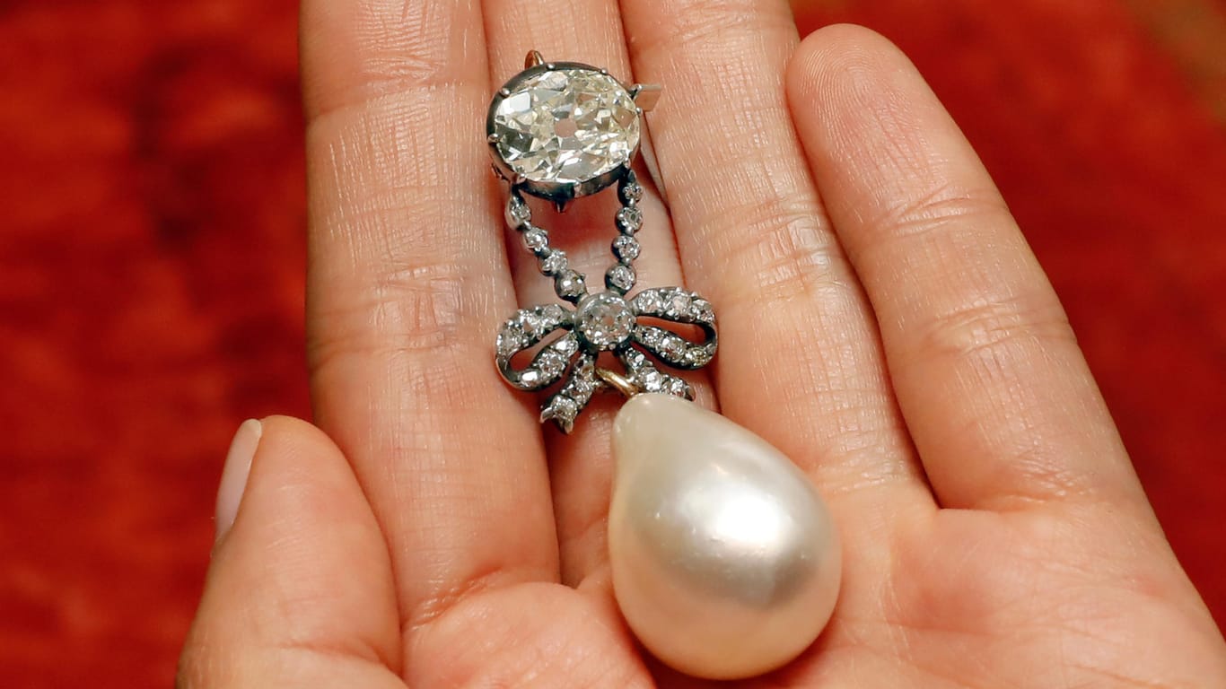 Ein Perlenohrring von Marie-Antoinette: In Genf wurde Schmuck der französischen Königin für einen Rekordpreis versteigert.