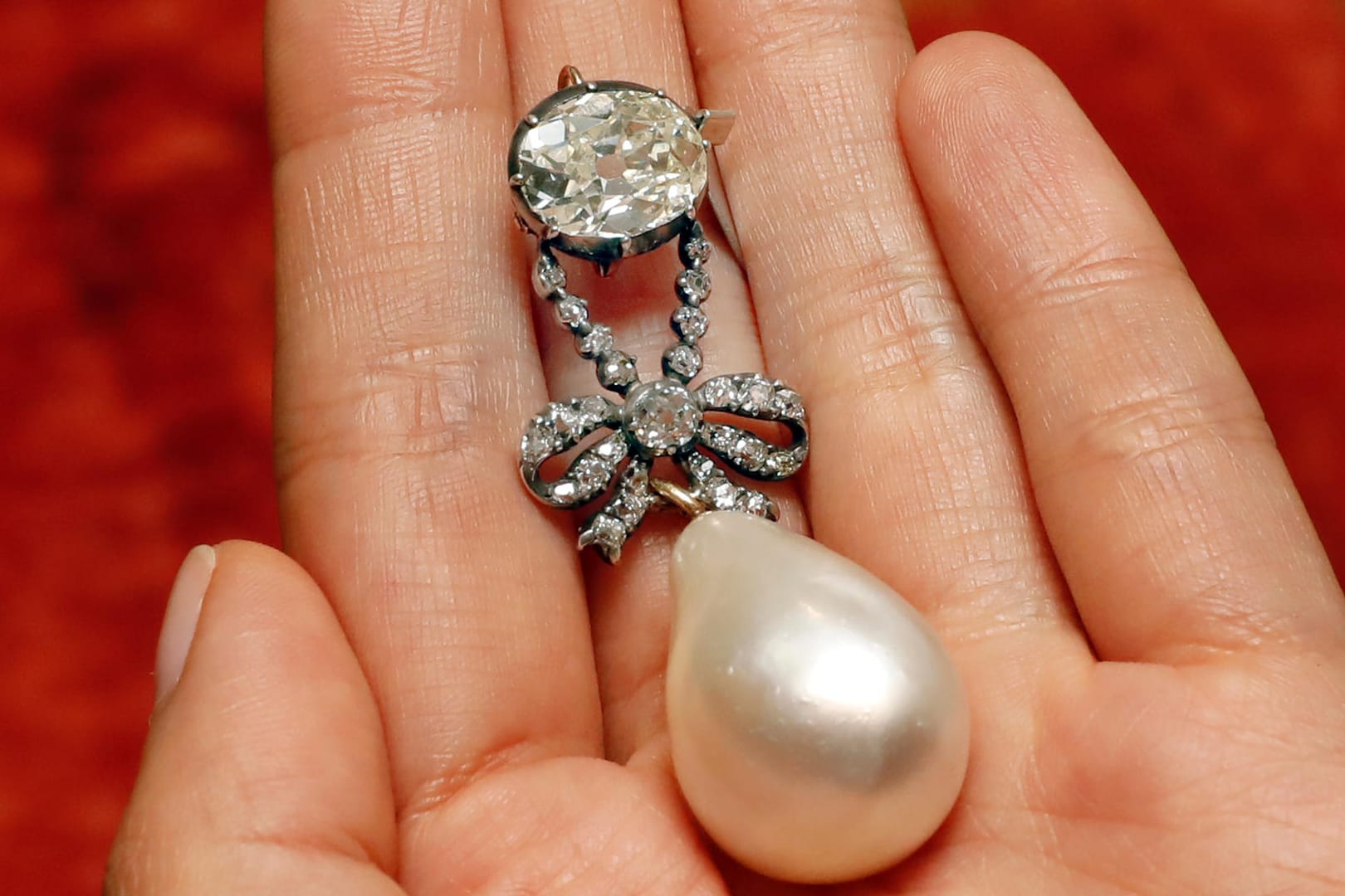 Ein Perlenohrring von Marie-Antoinette: In Genf wurde Schmuck der französischen Königin für einen Rekordpreis versteigert.