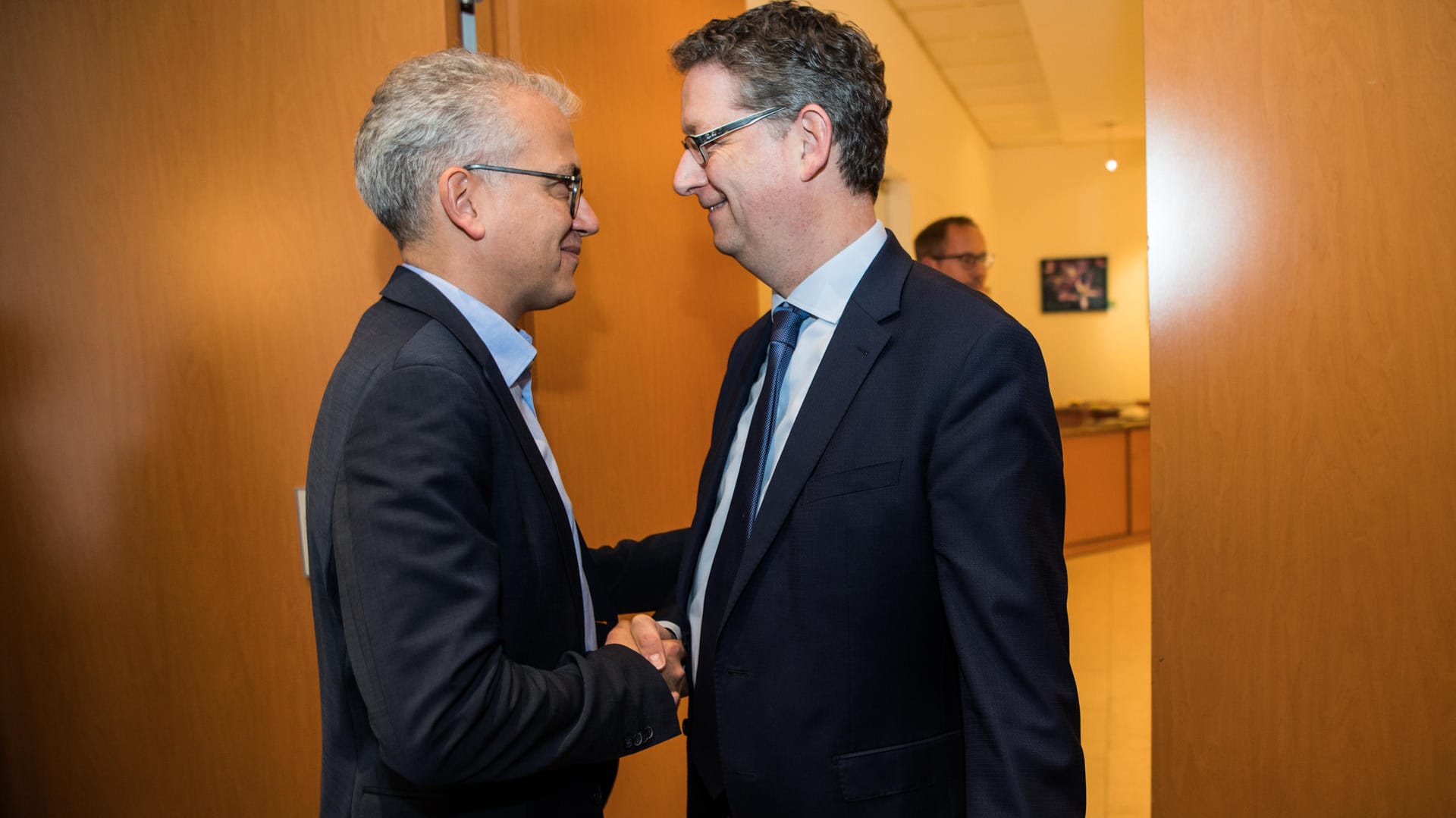 Tarek Al-Wazir (links, Grüne) und Thorsten Schäfer-Gümbel (SPD): Finden sie doch noch zusammen – und spielt dann auch die FDP mit? Tarek Al-Wazir (links, Grüne) und Thorsten Schäfer-Gümbel (SPD): Finden sie doch noch zusammen – und spielt dann auch die FDP mit?