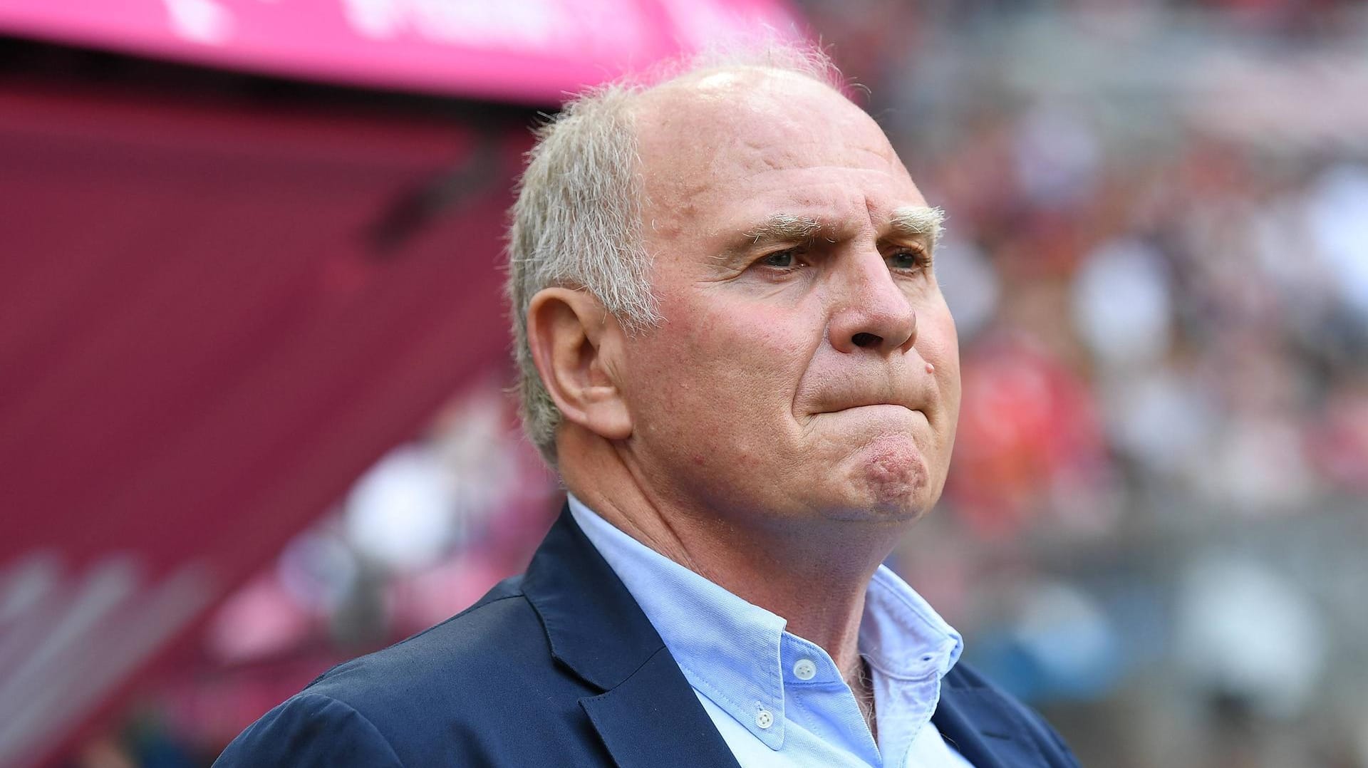 Wer kommt und wer geht? Präsident Uli Hoeneß forciert den Umbruch bei Bayern München – und macht seinen Spieler Druck.