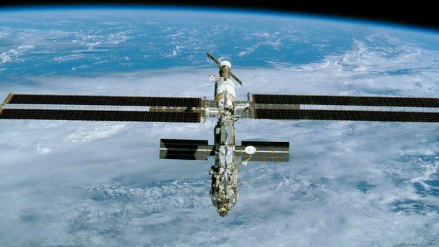 Die Internationale Raumstation ISS, aufgenommen von dem US-Shuttle Endeavour aus.