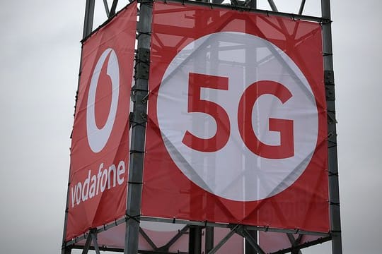 Mit Eigenwerbung: 5G-Antenne auf einem Testgelände.