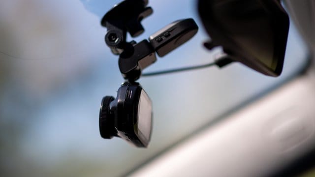 Auf das Sichtfeld und die Bildfrequenz kommt es bei Dashcams an.