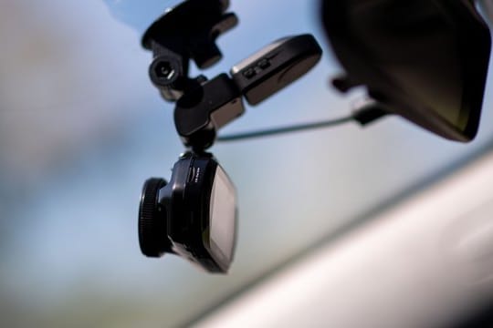 Auf das Sichtfeld und die Bildfrequenz kommt es bei Dashcams an.