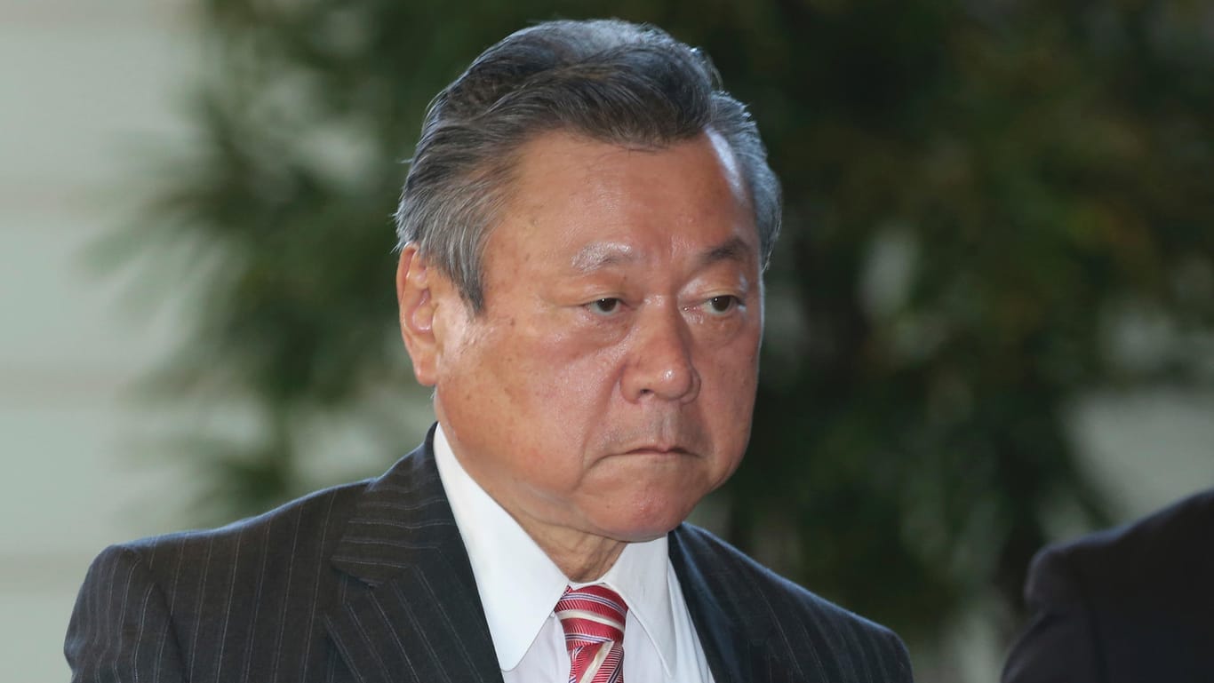Mag offenbar keine Computer: der japanischer Minister für Cybersicherheit Yoshitaka Sakurada
