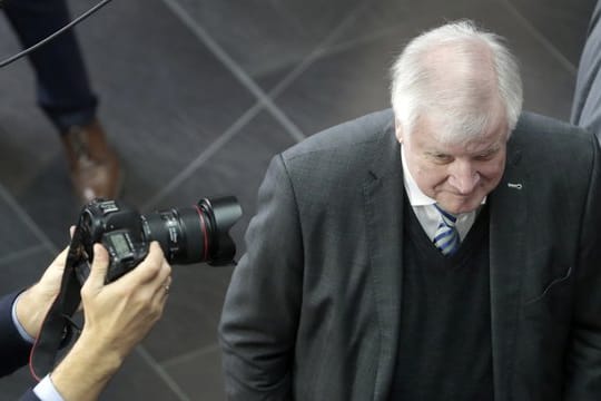 Viele in der CSU machen Horst Seehofer persönlich für die schlechten Ergebnisse bei der Bundestags- und der Landtagswahl verantwortlich.
