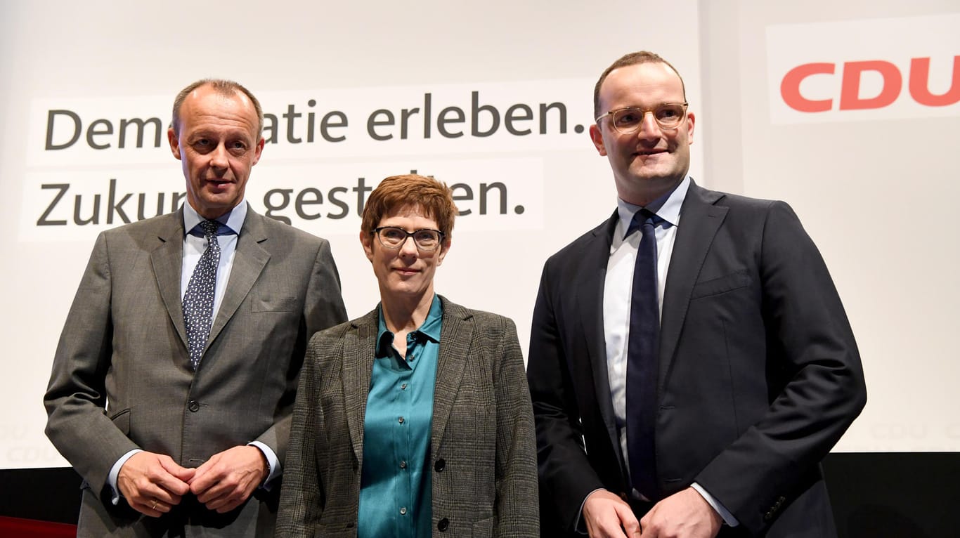 Lübeck: Auf der ersten CDU-Regionalkonferenz stellten sich Friedrich Merz Annegret Kramp-Karrenbauer und Jens Spahn (v. l.)den Fragen von CDU-Mitgliedern.
