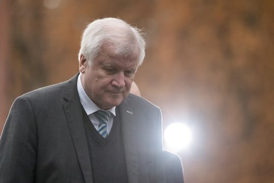 Horst Seehofer am Mittwoch auf dem Weg zu einer Klausurtagung des Bundeskabinetts in Potsdam.