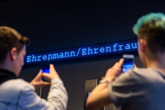 Die Jury hat sich für "Ehrenmann/Ehrenfrau" entschieden.