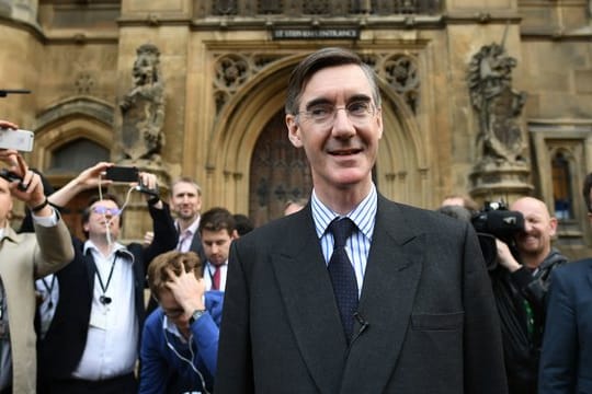 Jacob Rees-Mogg steht einer Gruppe von rund 80 Brexit-Hardlinern in der Tory-Fraktion vor.