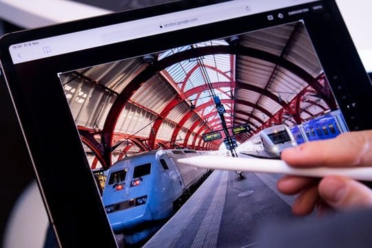 Das 11-Zoll-Modell des neuen iPad Pro löst mit 2388 mal 1668 Pixeln auf, das 12,9-Zoll-Modell mit 2732 mal 2048 Pixeln.