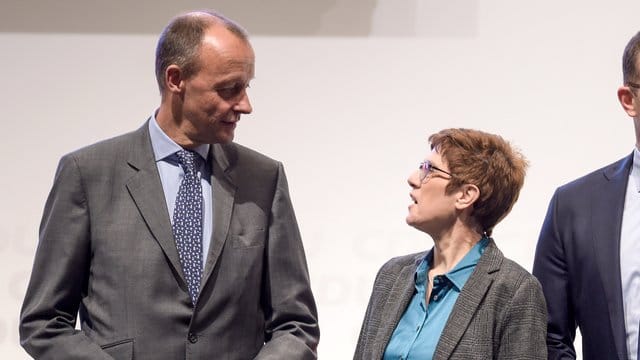 Konkurrenten um den CDU-Vorsitz: Friedrich Merz und Annegret Kramp-Karrenbauer. Konkurrenten um den CDU-Vorsitz: Friedrich Merz und Annegret Kramp-Karrenbauer.
