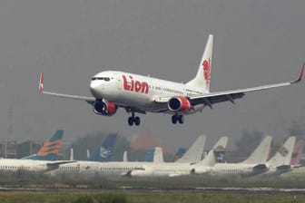 Ein Jet der Fluggesellschaft Lion Air bei der Landung in Surabaya.