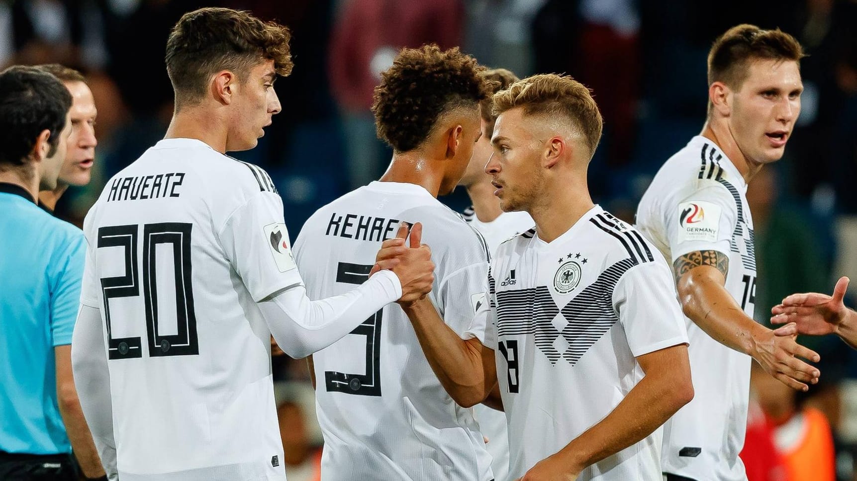 Vorerst "nur" Teamkollegen in der Nationalmannschaft: Joshua Kimmich (2. v. r.) würde Kai Havertz (l.) allerdings am liebsten zu den Bayern holen. Vorerst "nur" Teamkollegen in der Nationalmannschaft: Joshua Kimmich (2. v. r.) würde Kai Havertz (l.) allerdings am liebsten zu den Bayern holen.