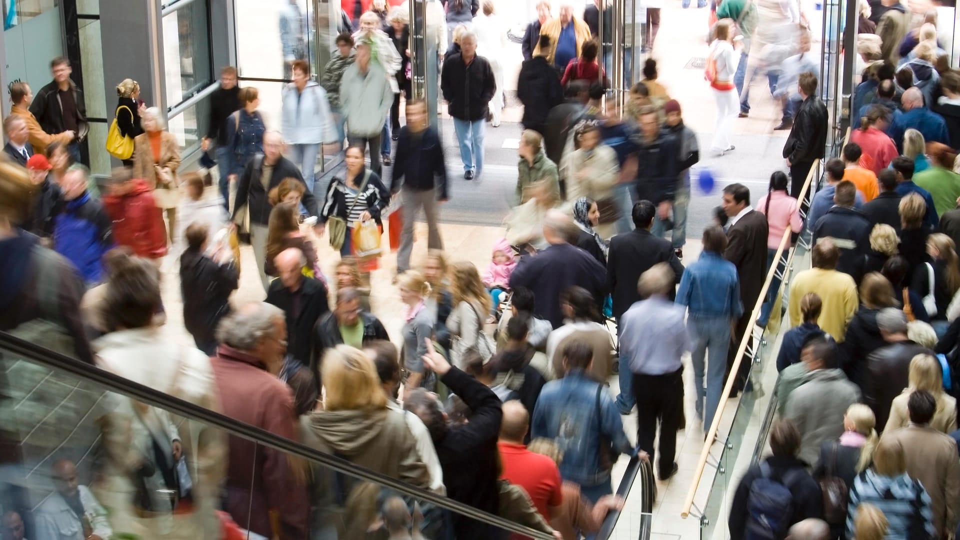 Einkaufszentrum: Viele nutzen auch noch an Heiligabend die Möglichkeit, einkaufen zu gehen.