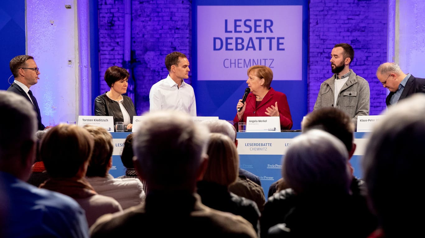 Leserforum der "Freien Presse": Merkel stellt sich den Fragen der Leser.