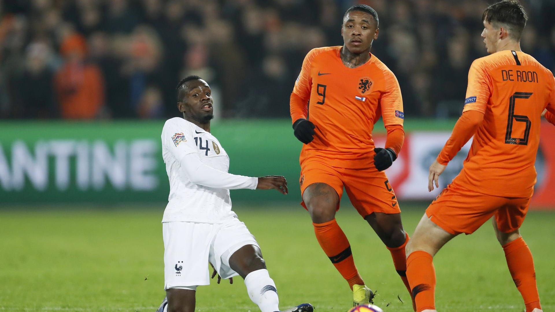 Blaise Matuidi (l.) und die Franzosen verloren in Rotterdam.